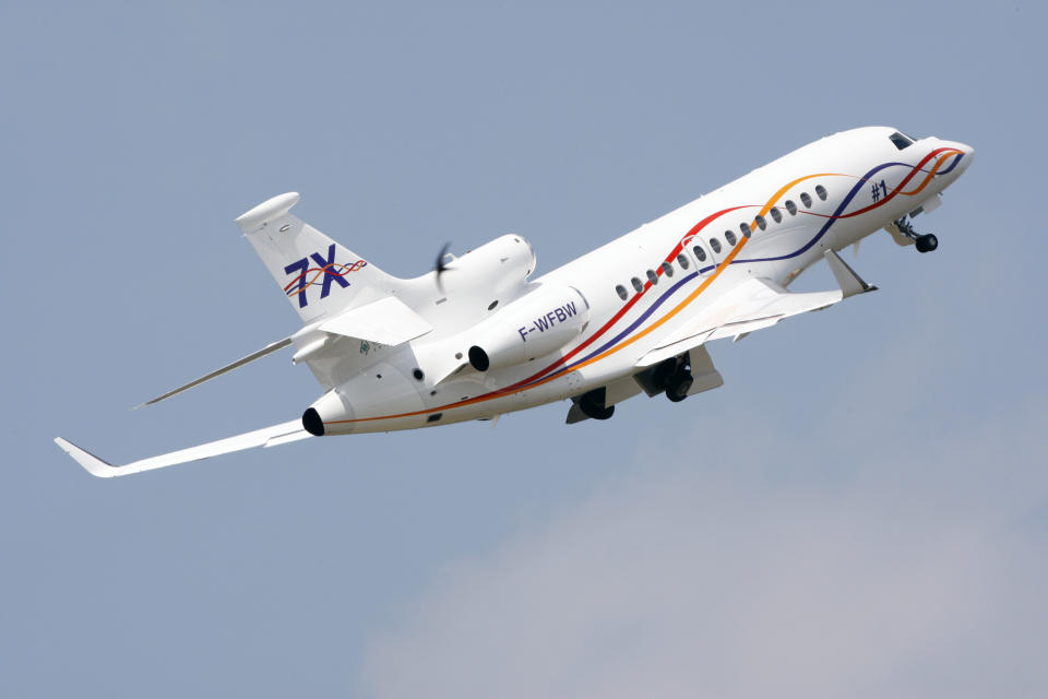 A Dassault Aviation Falcon 7X takes part in a flying display near Paris on June 13, 2009. (Photo: Pascal Rossignol / Reuters)