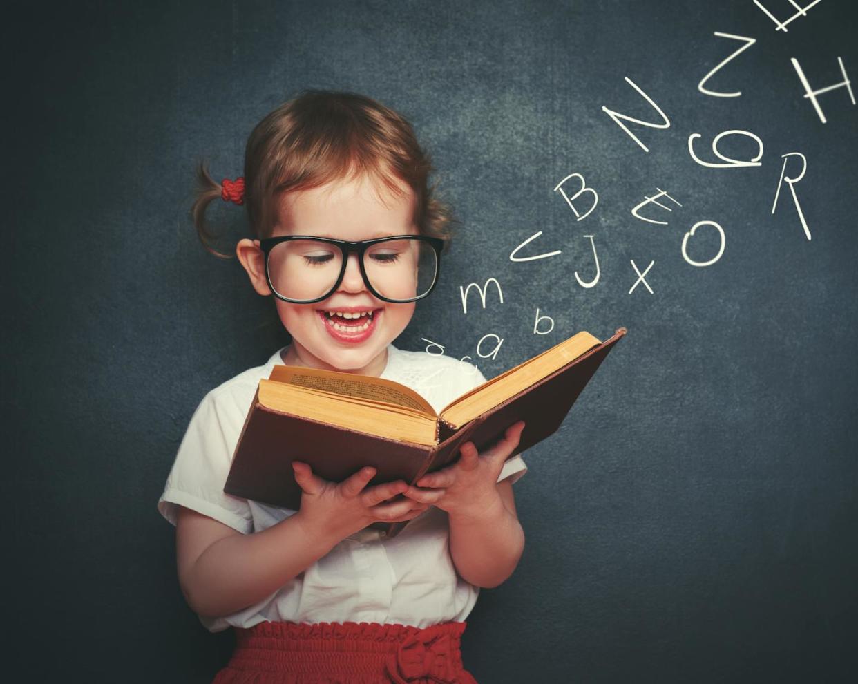 <a href="https://www.shutterstock.com/es/image-photo/cute-little-girl-glasses-reading-book-274981814" rel="nofollow noopener" target="_blank" data-ylk="slk:Evgeny Atamanenko/Shutterstock;elm:context_link;itc:0;sec:content-canvas" class="link ">Evgeny Atamanenko/Shutterstock</a>