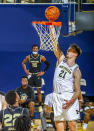 Michigan guard Franz Wagner (21) makes a basket in the first half of an NCAA college basketball game against Oakland at Crisler Center in Ann Arbor, Mich., Sunday, Nov. 29, 2020. (AP Photo/Tony Ding)