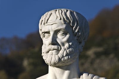 Estatua de Aristóteles situada en Estagira, su localidad natal.