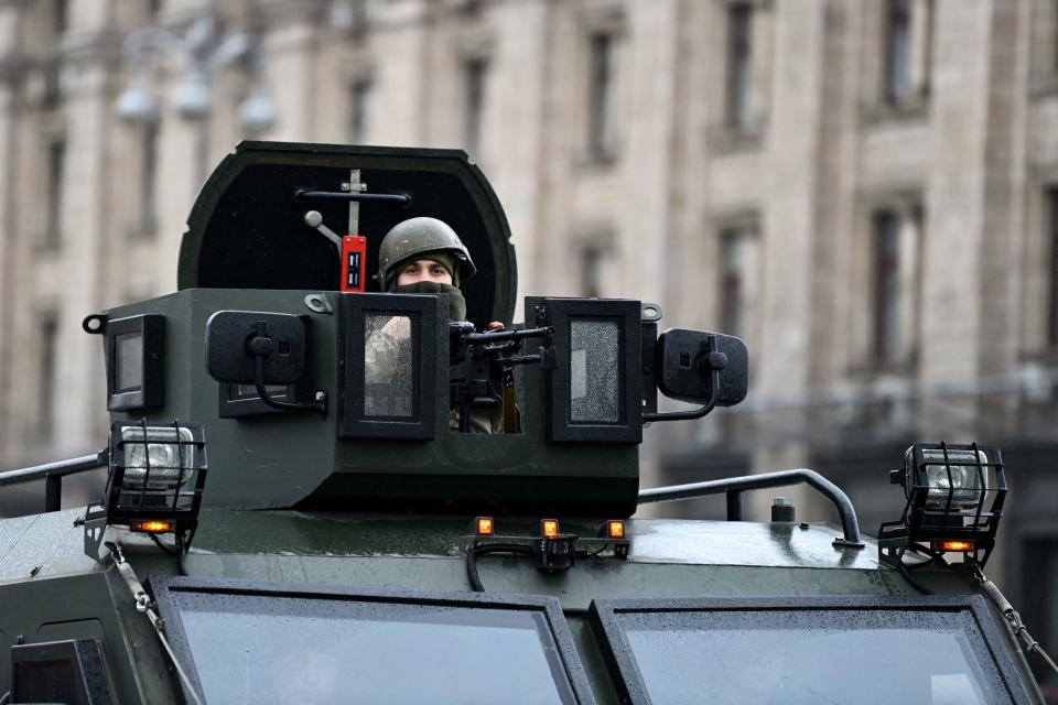 烏克蘭首都基輔傳出爆炸，軍隊嚴陣以待。圖片來源：Getty Images，2/24