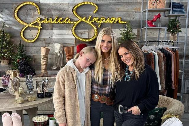 Jessica Simpson Poses with Mom Tina and Daughter Maxwell in 'Cozy' Three  Generations Photo