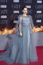 <p>Una de las estrellas de la noche fue, obviamente, Emilia Clarke, que parecía una verdadera reina con su diseño en tonos azules de Valentino. (Foto: Caitlin Ochs / Reuters). </p>