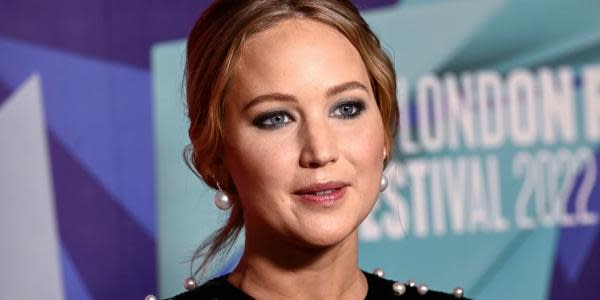 Jennifer Lawrence admite que se siente poco inteligente porque no terminó la escuela