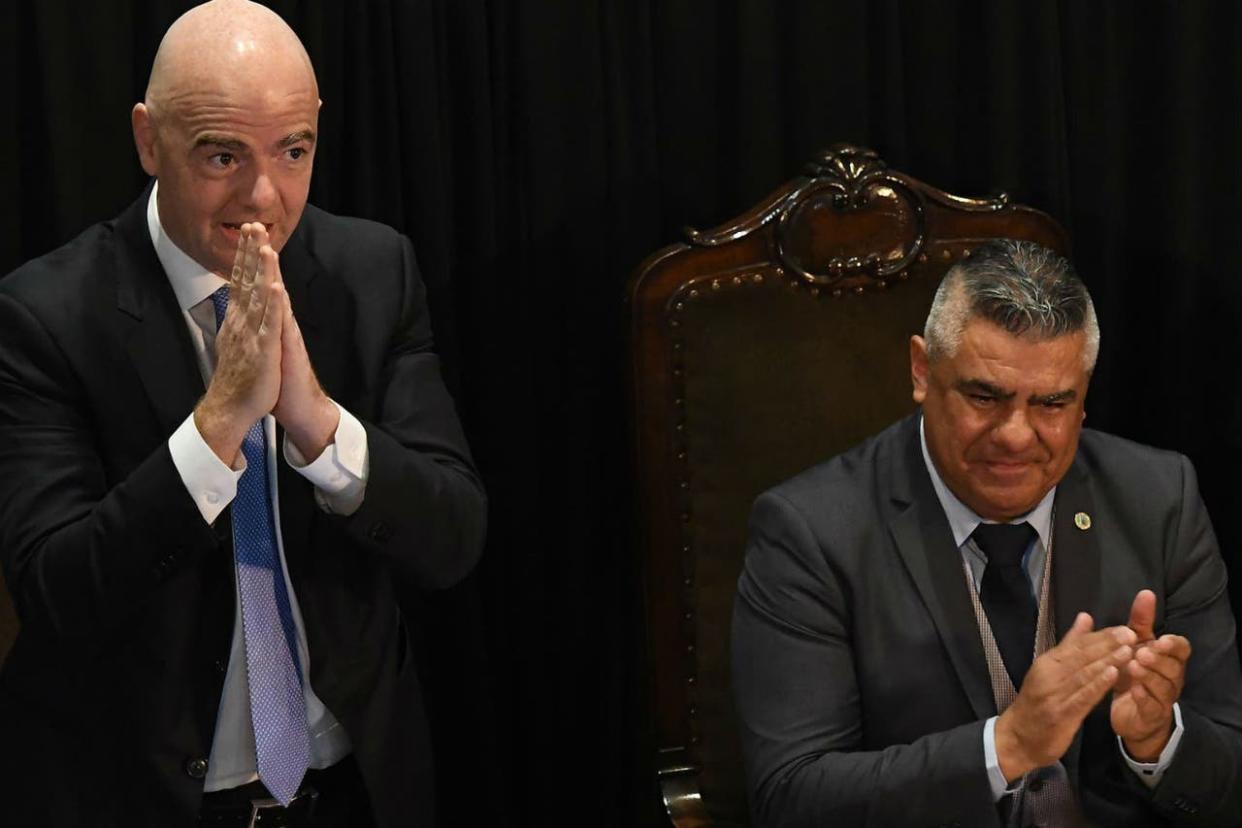 Gianni Infantino y Claudio "Chiqui" Tapia, presidente de la AFA; el titular de la FIFA siempre miró para Sudamérica y elogió a los talentos que surgieron en la región