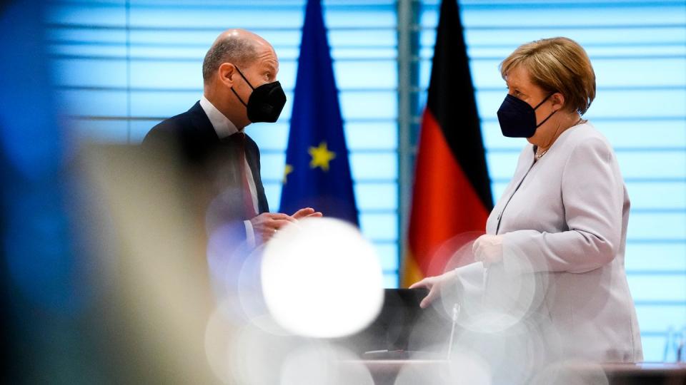 Kanzlerin Angela Merkel und Finanzminister Olaf Scholz im Kanzleramt. Die Fraktionen der Koalition haben sich auf Eckpunkte zur Energie- und Klimapolitik geeinigt.
