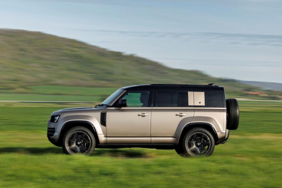 2025 land rover defender octa