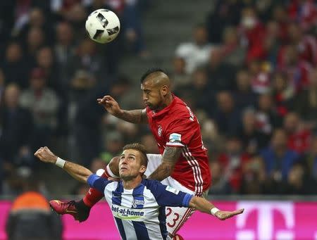 Football Soccer - Bayern Munich v Hertha BSC Berlin - German Bundesliga - Allianz -Arena, Munich, Germany - 21/09/16 Bayern Munich's Arturo Vidal and Hertha's Peter Pekarik in action REUTERS/Michael Dalder