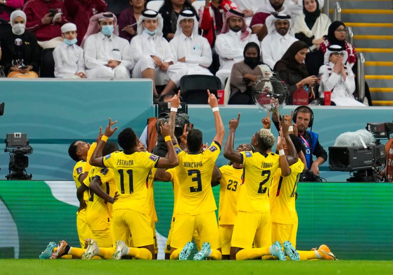 ▲厄瓜多在世界盃打進第一球後，球員跪地指天慶祝。（圖／美聯社／達志影像）
