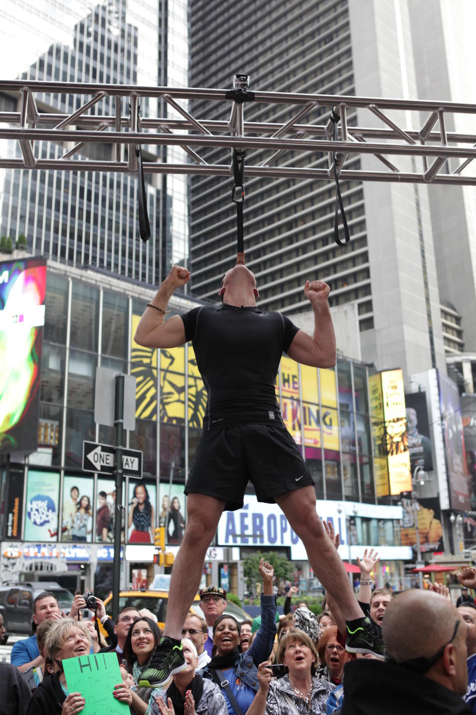 Cirque du Soleil performer Igor Zaripov, who stars in the "Michael Jackson, The Immortal World Tour," created a whole new record for teeth hanging Monday, May 7, 2012, on “Good Morning America.”