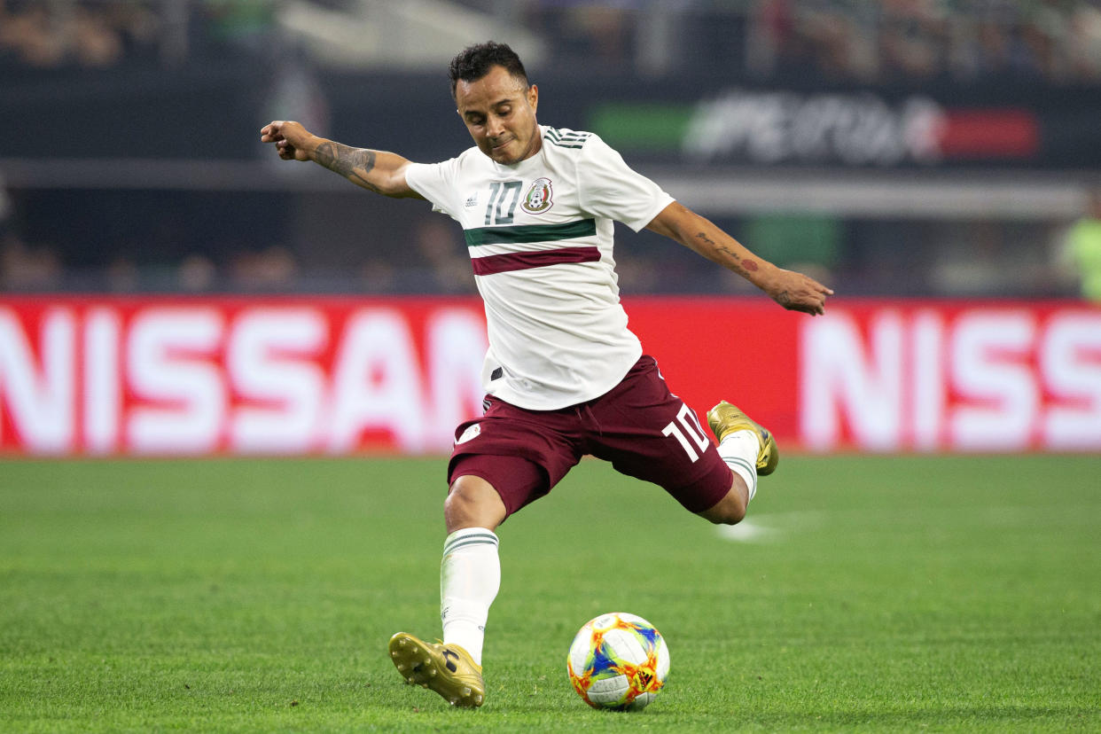 Jun 9, 2019; Arlington, TX, USA; Mexico midfielder Luis Montes (10) take a shot in the first half against Ecuador at AT&T Stadium. Mandatory Credit: Tim Heitman-USA TODAY Sports