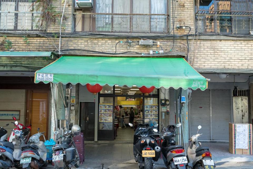 沒有招牌的Kanokwan老麵攤位於偏僻巷內，一不注意就錯過。