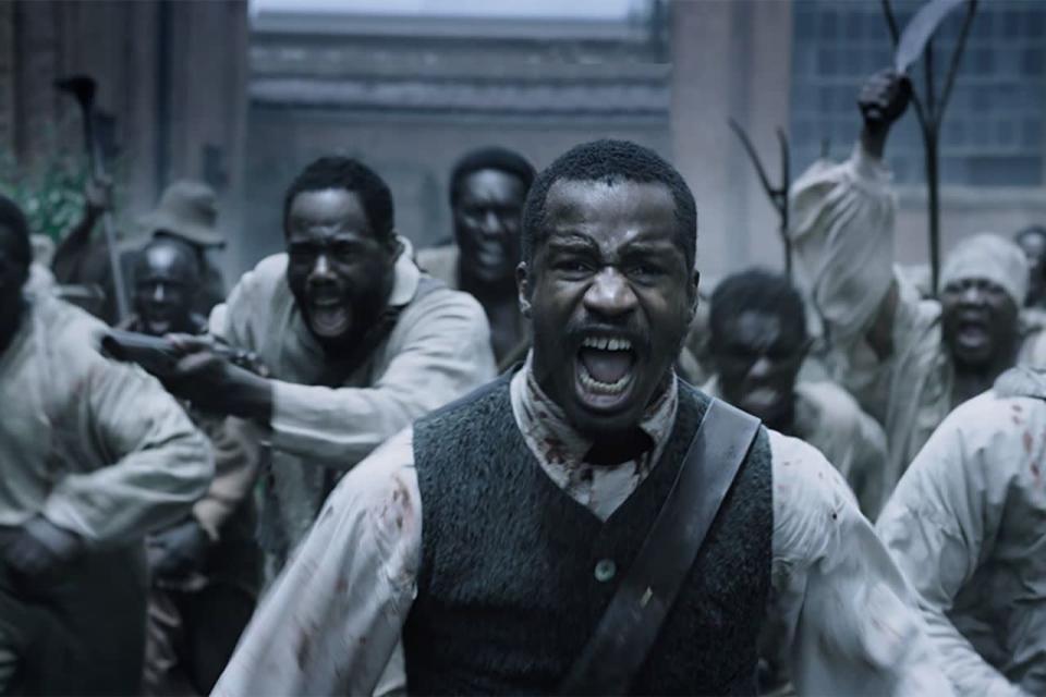 <p>El año arrancó con el estreno de este filme en Sundance, en el que conquistó al público y también al Jurado, llevándose los dos galardones principales del Festival.</p><p>Y es que el filme de Nate Parker tiene todo lo que la Academia adora premiar: una historia real muy bien contada (al igual que “Spotlight,” “Argo” o “12 Years A Slave”), pero además puede jugar con el factor de la controversia del año pasado con la poca presencia de afroamericanos entre los nominados.</p><p>El filme es una biopic sobre Nat Turner, un esclavo que llevó adelante una rebelión de esclavos en el Condado de Southampton en 1831. La película fue escrita, producida, protagonizada y dirigida por Nate Parker en su ópera prima como realizador. <br></p><p>Otro factor a tener en cuenta es que la productora Fox Searchlight, ganadores de 13 nominaciones a Mejor Película en los últimos 12 años, invirtió 17,5 millones de dólares para adquirir los derechos de distribución de este filme, convirtiéndose en la transacción más cara de la historia del Festival de Sundance. </p><p>Lo que puede jugar en contra del filme es la controversia que generó una acusación de violación contra Parker que lo ha mantenido al margen de las giras promocionales del filme incluso en el Festival de Toronto, uno de los más importantes a la hora de definir las nominadas al Oscar.</p>