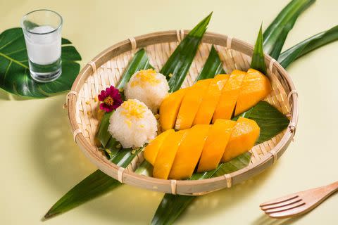 椰汁芒果糯米飯在泰國是街頭小吃 PHOTO CREDIT: 福朋喜來登