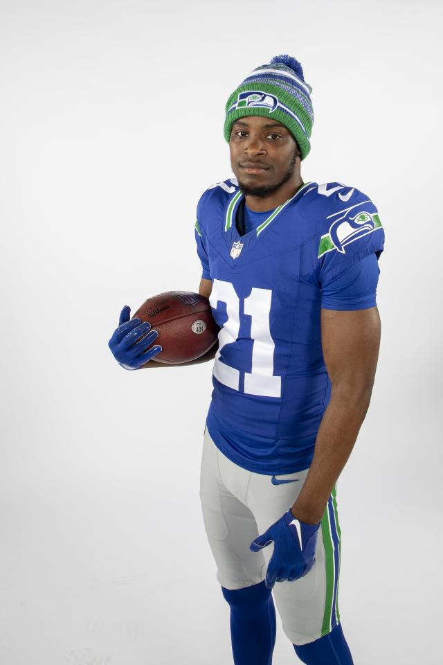 Seahawks unveil long-awaited throwback uniforms