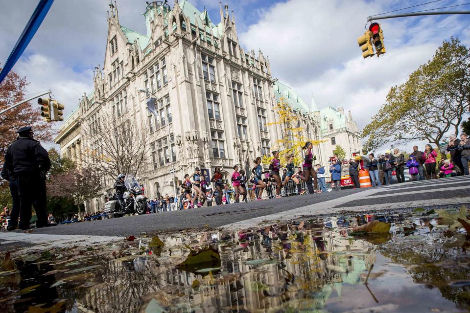 The Women's elite runners pass through the Brooklyn Borough during the 2014 New York City Marathon, November 2, 2014. REUTERS/Brendan McDermid (UNITED STATES - Tags: SPORT ATHLETICS)