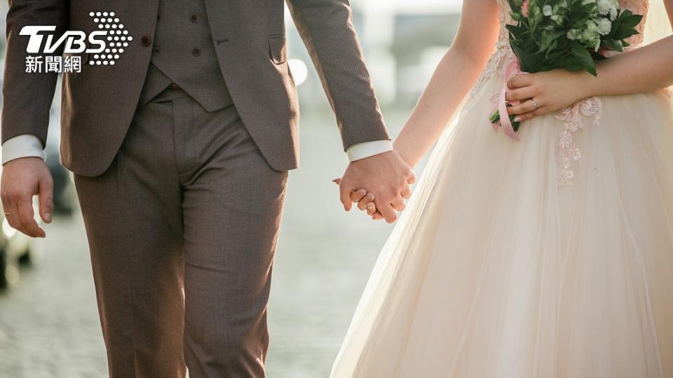 許多男女在結婚時會舉辦婚禮儀式。（示意圖／shutterstock達志影像）