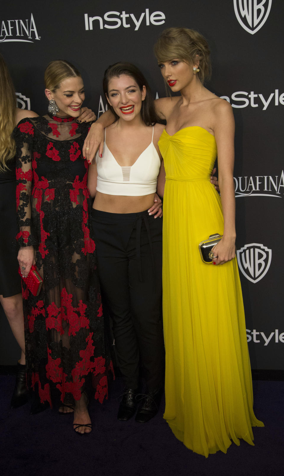 Actress Jaime King (L), recording artists Lorde (C) and Taylor Swift pose at the 16th annual InStyle and Warner Bros. party after the 72nd annual Golden Globe Awards in Beverly Hills, California January 11, 2015. REUTERS/Mario Anzuoni  (UNITED STATES - Tags: ENTERTAINMENT) (GOLDENGLOBES-PARTIES)