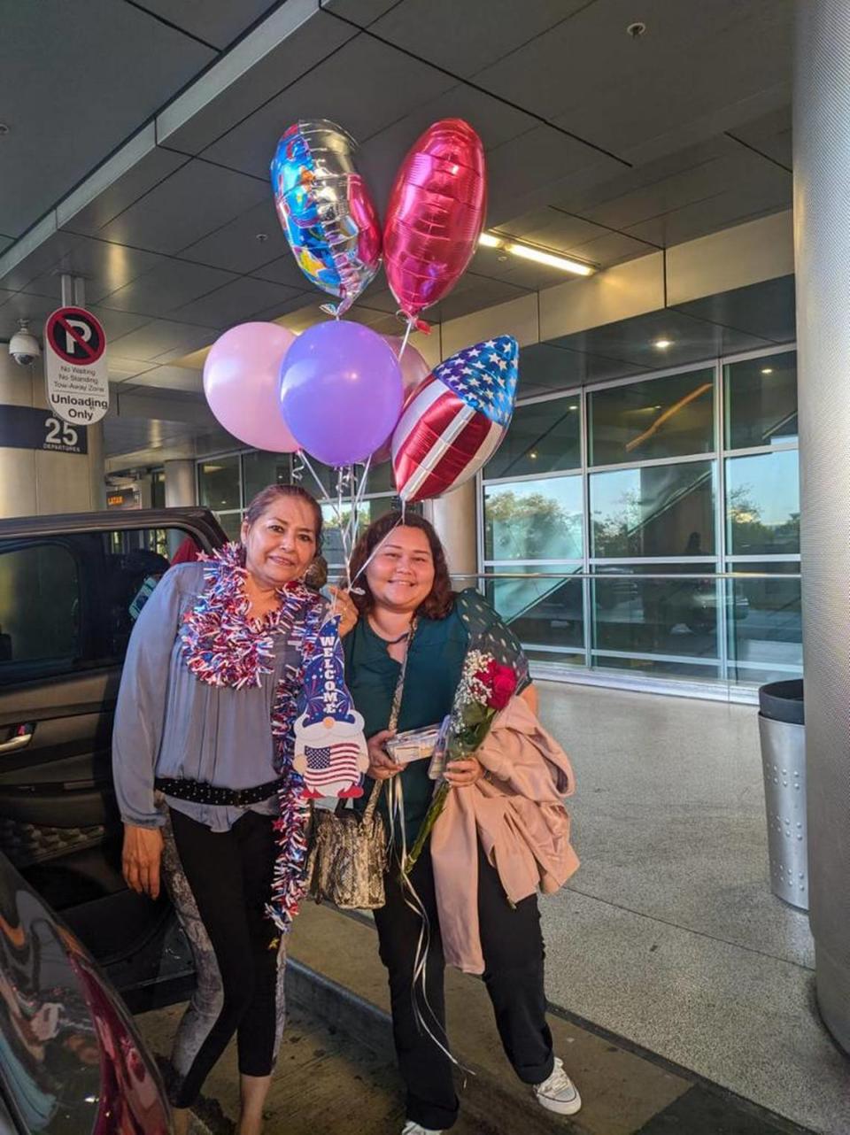 Alisa Pereira el día que llegó a Estados Unidos desde Managua como beneficiaria del proceso de libertad condicional para Nicaragua de la administración Biden.