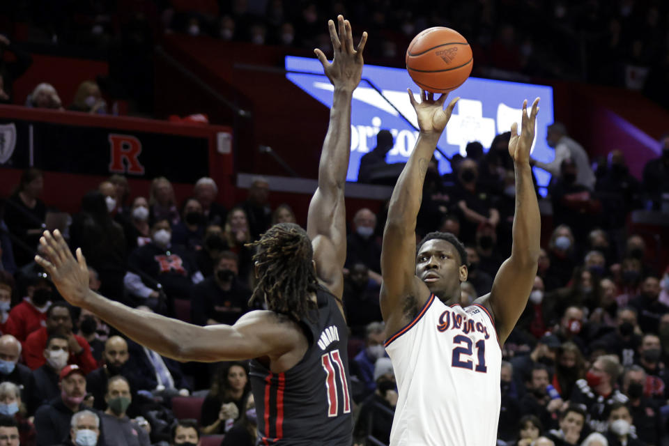 Illinois center Kofi Cockburn (21) shoots over Rutgers center Clifford Omoruyi during the first half of an NCAA college basketball game Wednesday, Feb. 16, 2022, in Piscataway, N.J. (AP Photo/Adam Hunger)