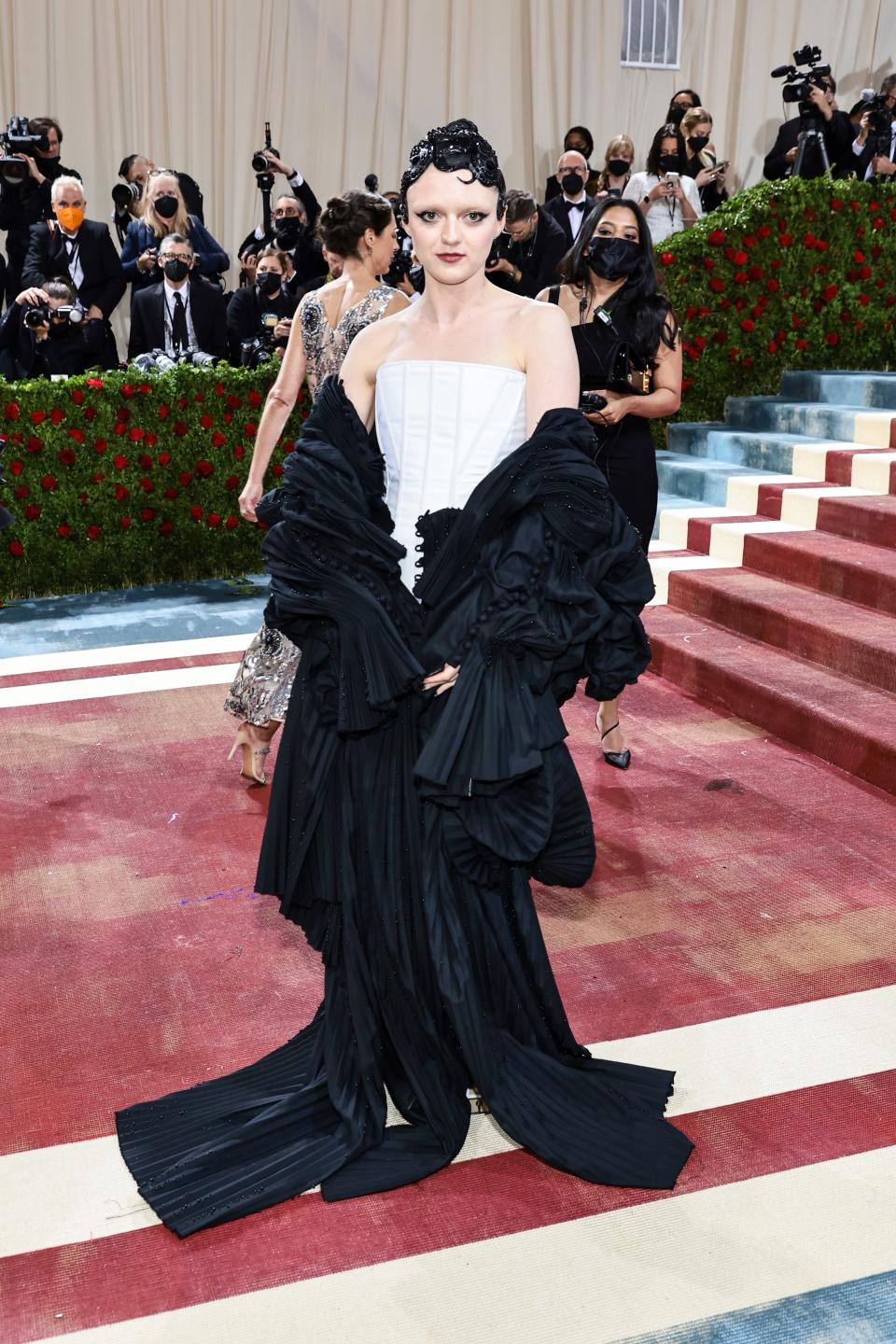 Maisie Williams attends the 2022 Met Gala.