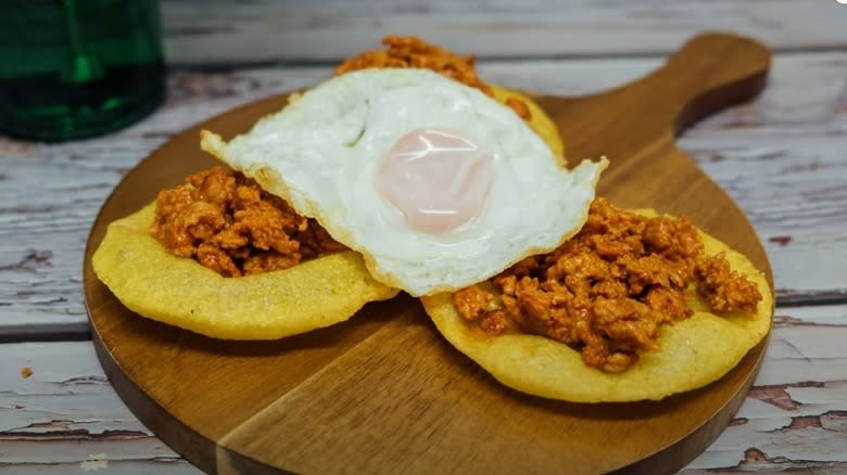 Asturian tortos with picadillo and a fried egg