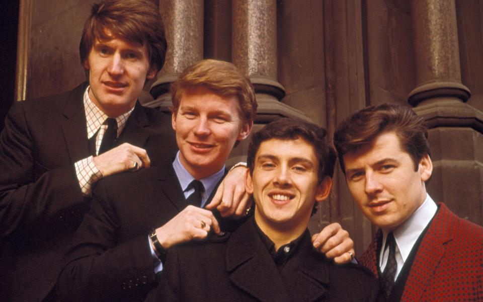 THE SEARCHERS UK pop group in 1965. From left: Chris Curtis, John McNally, Frank Allen, Mike Pender - Pictorial Press Ltd / Alamy Stock Photo