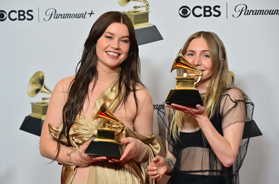 Wet-leg pose with two trophies at the 2023 Grammys