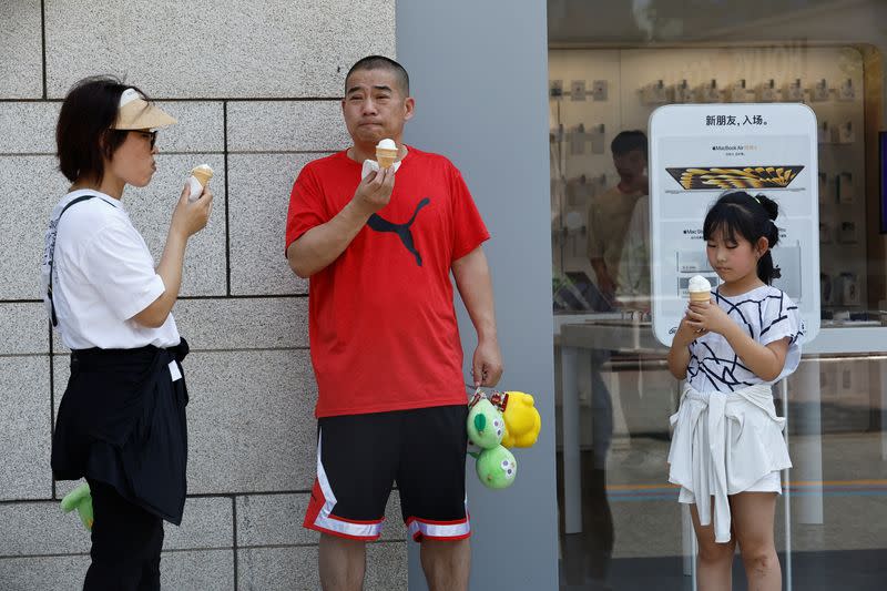 Red alert for heatwave in Beijing