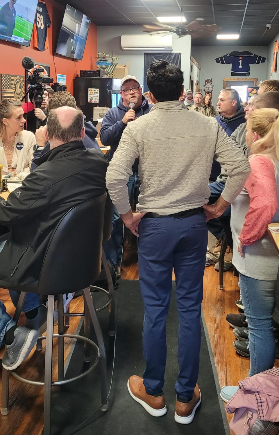 Jerry Bohr asks Republican Presidential Candidate Vivek Ramaswamy a question on Thursday Dec. 7, 2023 in Cresco, Iowa.