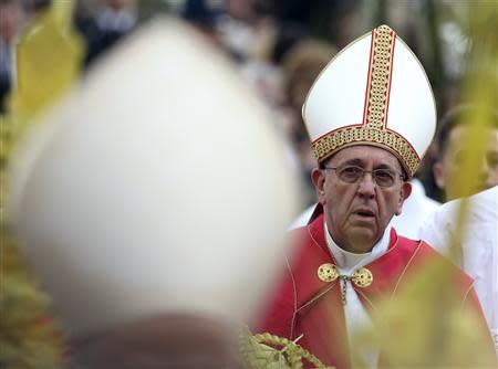 Pope Francis leads the Palm Sunday mass at Saint Peter's Square at the Vatican April 13, 2014. REUTERS/Alessandro Bianchi