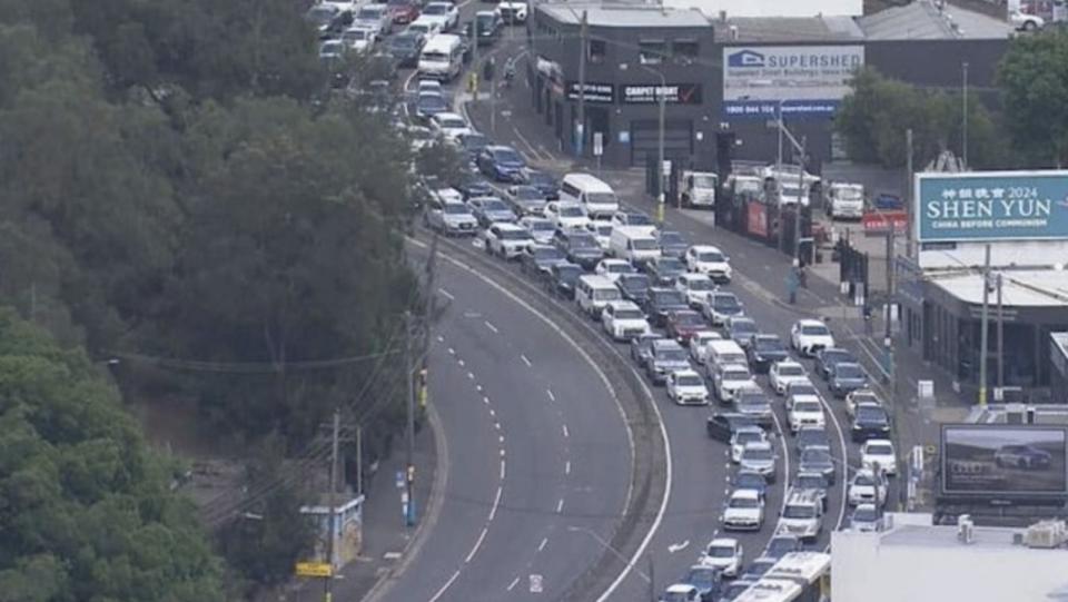 The traffic build-up. Picture: 9 News