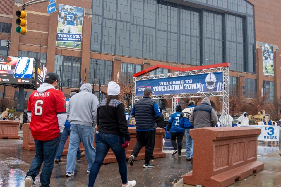 Indianapolis Colts linebacker Shaquille Leonard (53) is remembered outside Lucas Oil Stadium, Sunday, Nov. 26, 2023, before Tampa Bay Bucs at the Colts. The popular linebacker was released earlier in the week.