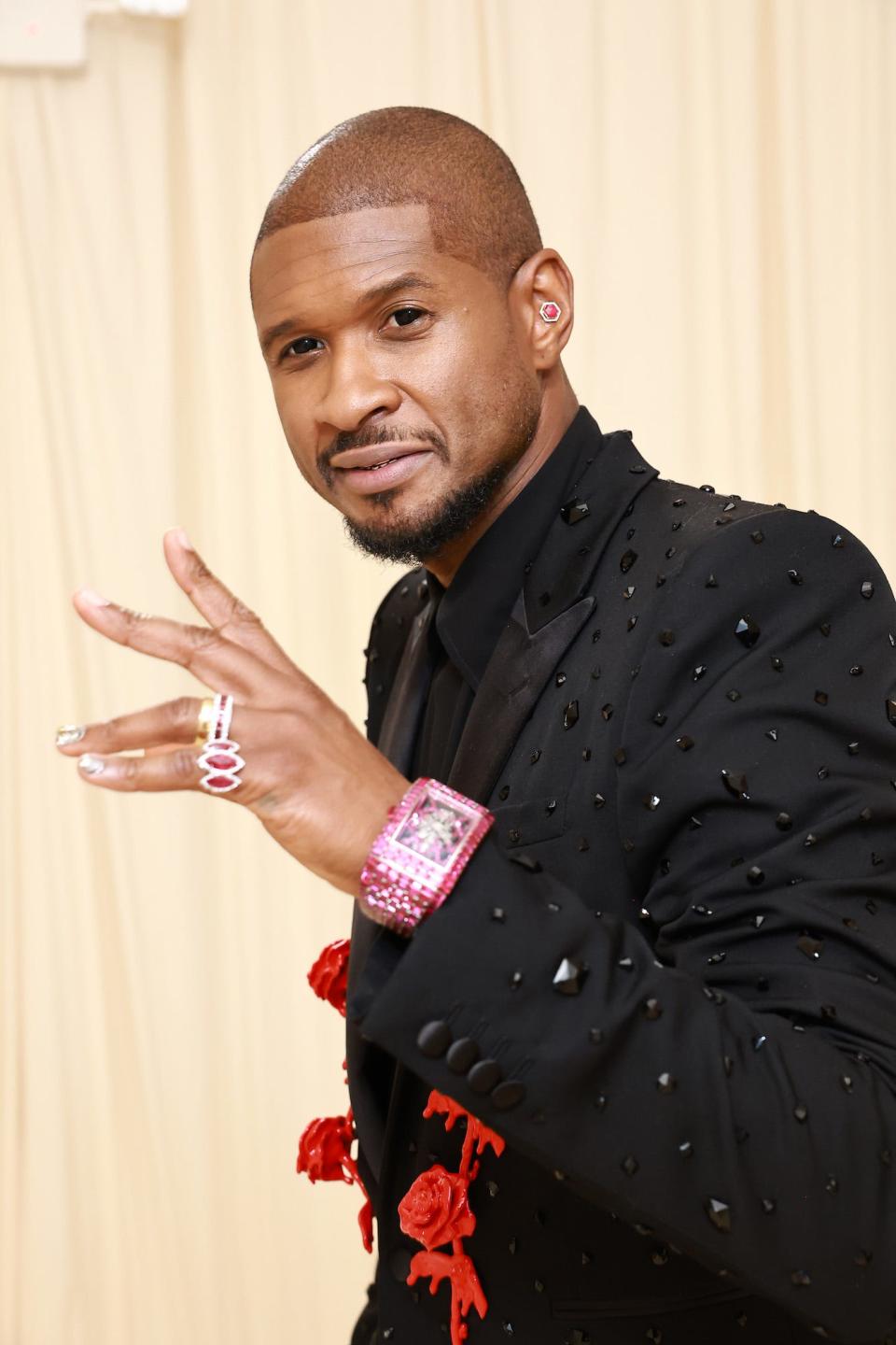 Usher attends the 2024 Met Gala.