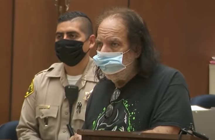 美國成人片男星羅恩・傑若米（Ron Jeremy）近日因性侵罪名遭到起訴。   圖：翻攝自Youtube