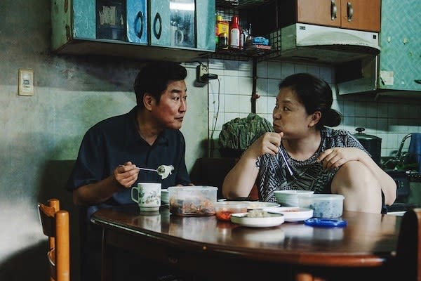 Song Kang-ho and Jang Hye-jin eating some food