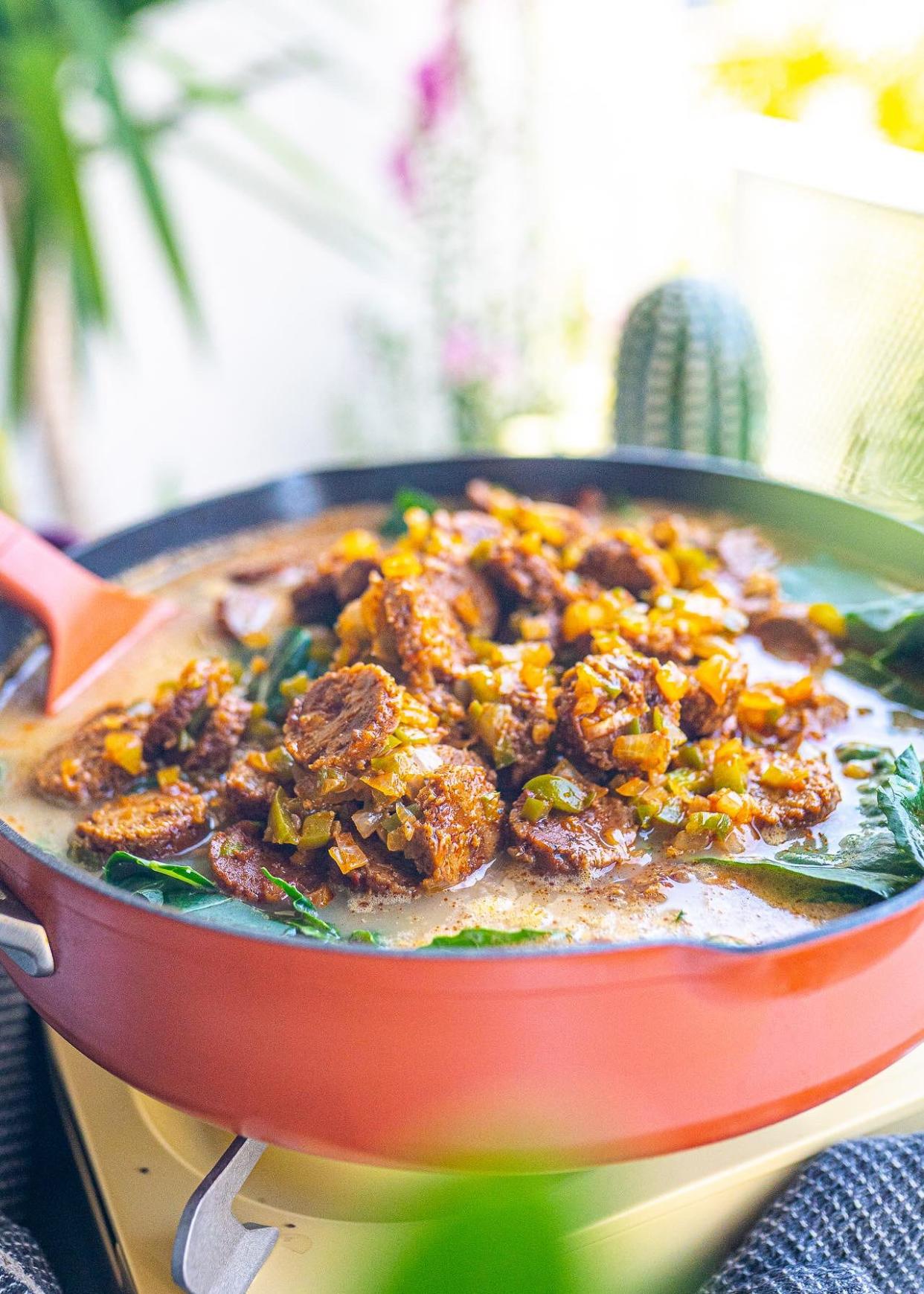 Black eyed peas and greens with chipotle mushroom is a featured dish on vegansoulfood.org.