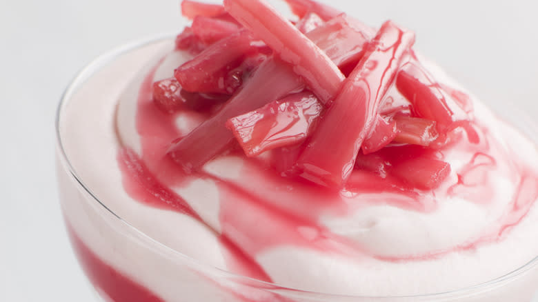 rhubarb fool dessert