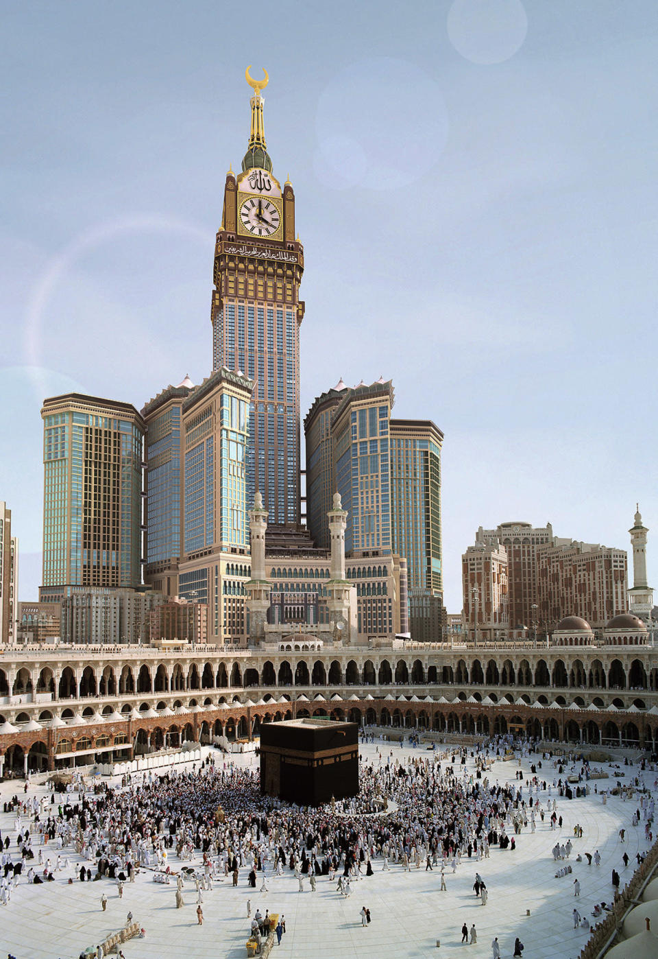 Torre del Reloj Real de La Mecca o Abraj Al Bait es el segundo edificio más algo del mundo y a su vez, la torre reloj más alta del mundo. Mide 601 metros (1,971 pies) y 120 pisos. AP Photo/ Saudi Press Agency ** SOLO USO EDITORIAL, NO VENTAS**