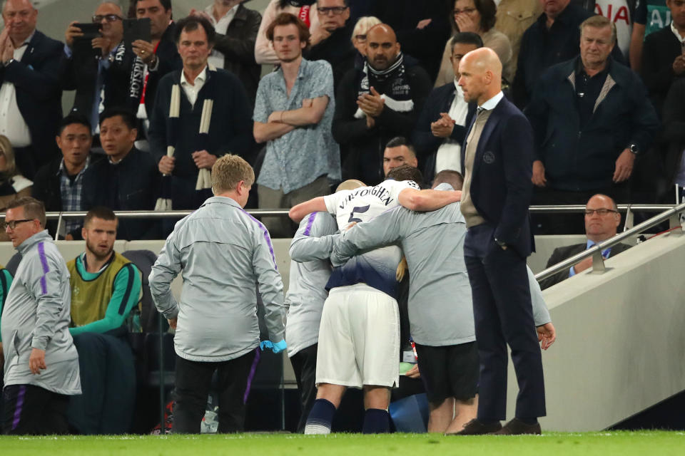 Vertonghen of Tottenham Hotspur is helped off after head injury (Photo by Matthew Ashton - AMA/Getty Images)