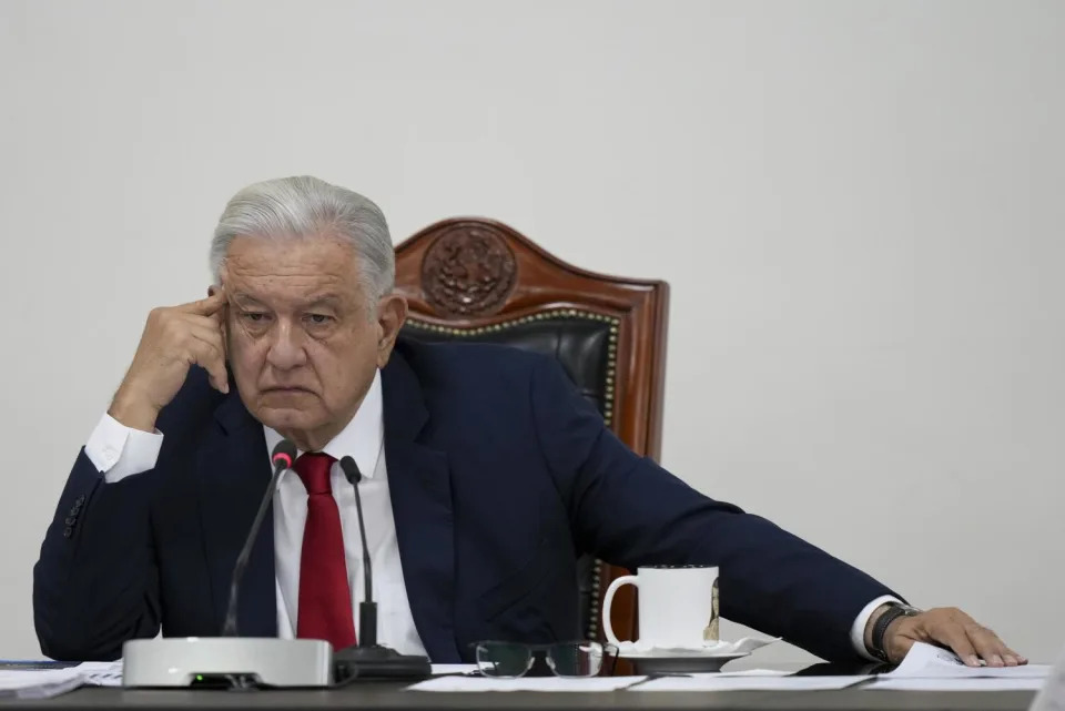 Mexican President Andrés Manuel López Obrador meets with his security cabinet.