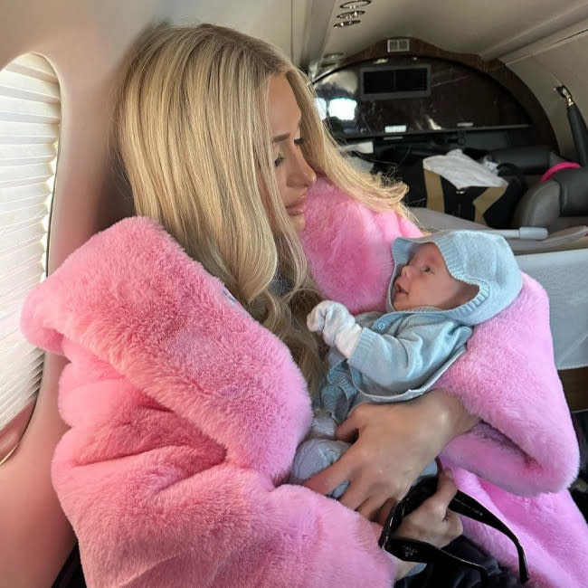 Paris Hilton con su hijo mayor credit:Bang Showbiz