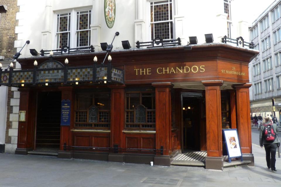 7. The Chandos: On weekday evenings, the Chandos its one of the liveliest place to grab a drink by Trafalgar Square. The downstairs area is always packed with after-work revellers. However, it’s the upstairs area, complete with comfy sofas and bay window seating spaces in an endearingly old fashioned setting make it a more relaxed place for a pint. The kitchen serves good pub grub too. Weekends are much quieter though, making it a good place to escape the crowds, read a book and enjoy a pint of Taddy Lager or two.<br></br>29 St Martins Lane, WC2N 4ER (Philafrenzy/Creative Commons)
