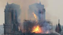 <p>Le clocher central de Notre-Dame de Paris s’est également effondré alors que le feu à l’intérieur de l’édifice ne semblait pas maîtrisé. Des flammes ont ainsi été aperçues dans la tour Nord. </p>