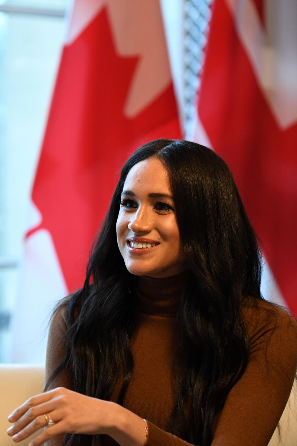 LONDON, UNITED KINGDOM - JANUARY 07: Meghan, Duchess of Sussex gestures during her visit with Prince Harry to Canada House in thanks for the warm Canadian hospitality and support they received during their recent stay in Canada, on January 7, 2020 in London, England. (Photo by DANIEL LEAL-OLIVAS  - WPA Pool/Getty Images)