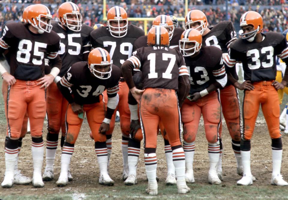 Browns quarterback (17) Brian Sipe in the huddle against the Los Angeles Rams, Nov. 26, 1978 at Cleveland Stadium. The Browns defeated the Rams 30-19. (Tony Tomsic-USA TODAY NETWORK)
