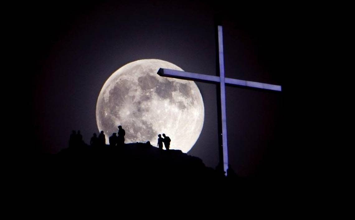 Table Rock, photographed during the 2013 super moon.