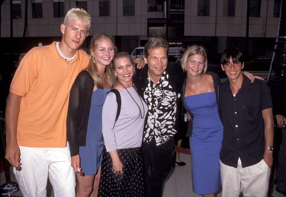 <p>Red carpet crew! The parents pose with daughters Isabelle, Jessie and friends at the 1999 premiere of Jeff's movie <em>Arlington Road.</em></p>