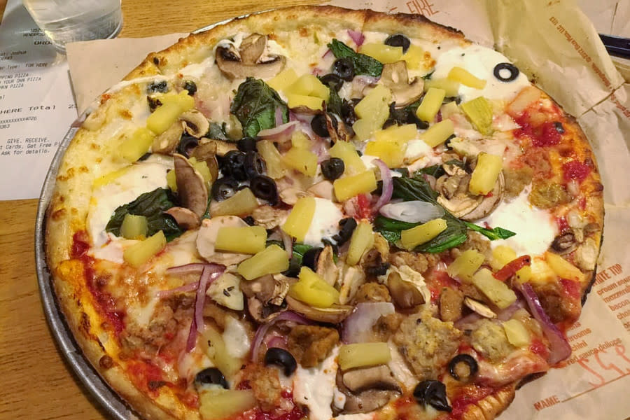 <b>Photo: maria c./<a href="https://yelp.com/biz_photos/blaze-fast-fired-pizza-henderson?utm_campaign=10fa318d-9298-49ba-9850-314efcab3a96%2C680a5a43-1a6a-4b28-b85e-c3fce5aa0bd9&utm_medium=81024472-a80c-4266-a0e5-a3bf8775daa7" rel="nofollow noopener" target="_blank" data-ylk="slk:Yelp;elm:context_link;itc:0;sec:content-canvas" class="link ">Yelp</a></b>