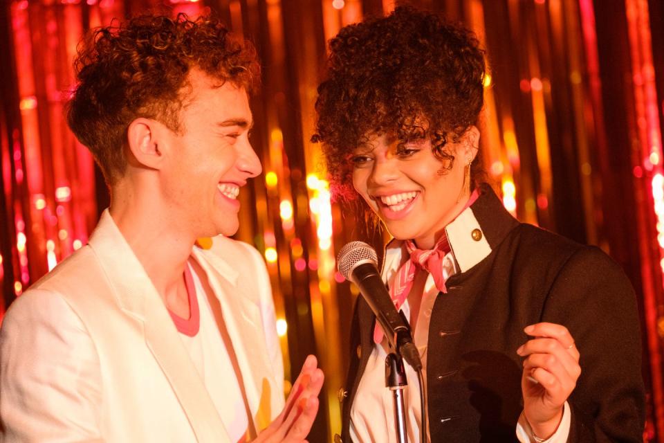 olly alexander as richie and lydia west as jill baxter in channel 4's it's a sin